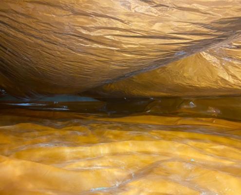 Kruipruimte ventilatie gaat schimmels tegen in Linschoten