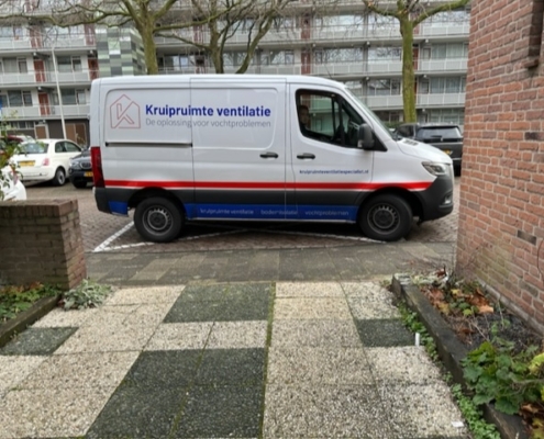 Kruipruimte ventilatie gaat schimmels tegen in Naaldwijk