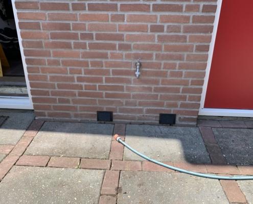 Kruipruimte ventilatie gaat schimmels tegen in Elst