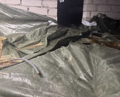 Kruipruimte ventilatie gaat schimmels tegen in Oude Tonge