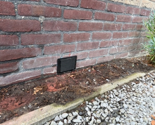 Kruipruimte ventilatie gaat schimmels tegen in Abcoude
