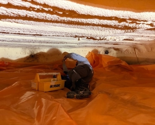 Kruipruimte ventilatie gaat schimmels tegen in Oudorp